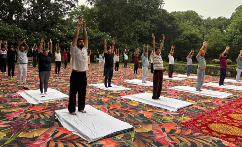 ਜ਼ਿਲ੍ਹਾ ਕਚਹਿਰੀਆਂ, ਗੁਰਦਾਸਪੁਰ ਵਿਖੇ 11ਵਾਂ ਅੰਤਰਰਾਸ਼ਟਰੀ ਯੋਗਾ ਦਿਵਸ ਮਨਾਇਆ ਗਿਆ