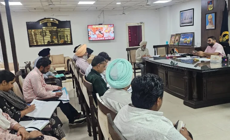 ਡਿਪਟੀ ਕਮਿਸ਼ਨਰ ਨੇ ਜ਼ਿਲ੍ਹੇ ਵਿੱਚ ਕਿਸਾਨਾਂ ਦੀ ਭਲਾਈ ਲਈ ਚਲਾਈਆਂ ਜਾ ਰਹੀਆਂ ਸਕੀਮਾਂ ਦਾ ਰੀਵਿਊ ਕੀਤਾ