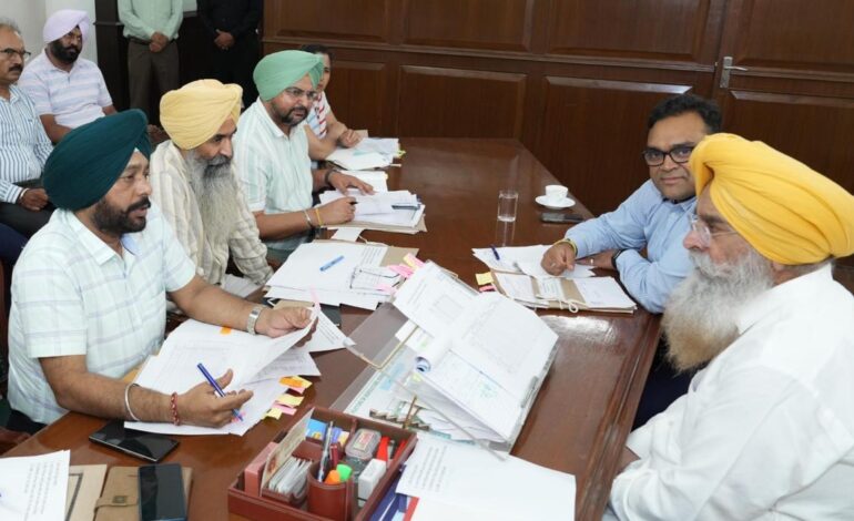 ਗੁਣਵੱਤਾ ਕੰਟਰੋਲ ਮੁਹਿੰਮ: ਗੁਰਮੀਤ ਸਿੰਘ ਖੁੱਡੀਆਂ ਵੱਲੋਂ ਮਾੜੀ ਕਾਰਗੁਜ਼ਾਰੀ ਵਾਲੇ ਜ਼ਿਲ੍ਹਿਆਂ ਖ਼ਿਲਾਫ਼ ਕਾਰਵਾਈ ਦੇ ਹੁਕਮ