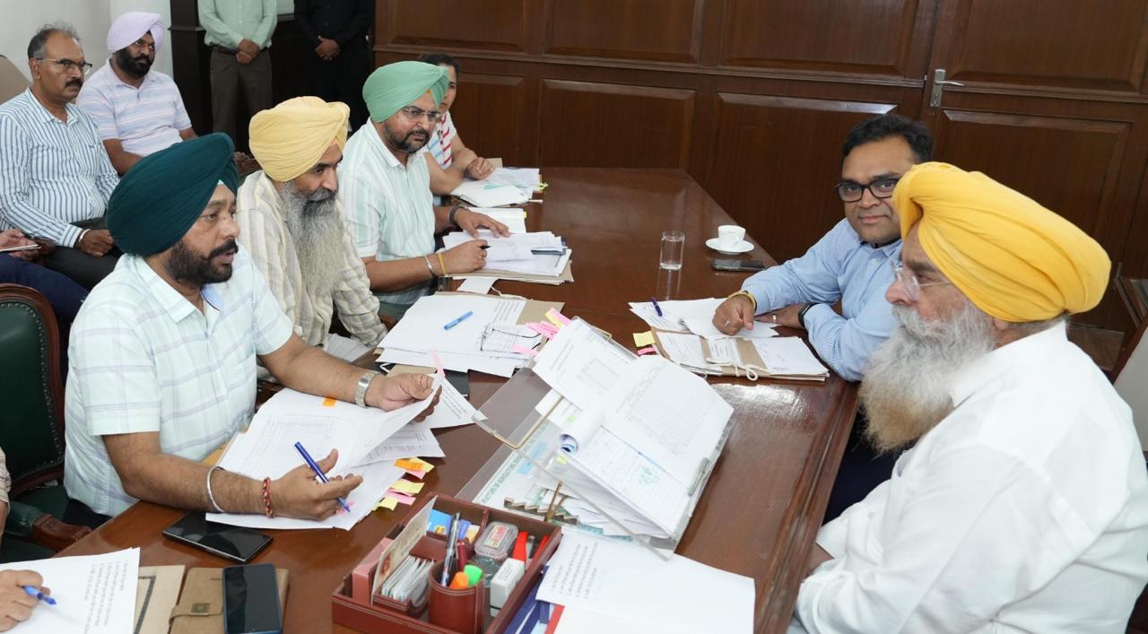 ਗੁਣਵੱਤਾ ਕੰਟਰੋਲ ਮੁਹਿੰਮ: ਗੁਰਮੀਤ ਸਿੰਘ ਖੁੱਡੀਆਂ ਵੱਲੋਂ ਮਾੜੀ ਕਾਰਗੁਜ਼ਾਰੀ ਵਾਲੇ ਜ਼ਿਲ੍ਹਿਆਂ ਖ਼ਿਲਾਫ਼ ਕਾਰਵਾਈ ਦੇ ਹੁਕਮ