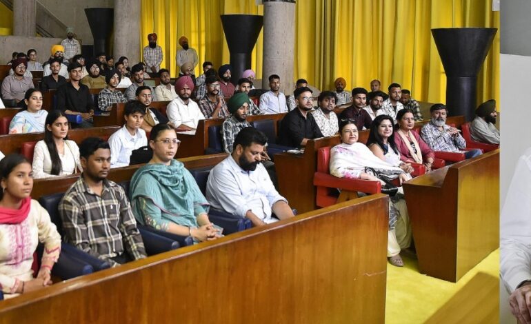 ਕੁਲਤਾਰ ਸਿੰਘ ਸੰਧਵਾਂ ਨੇ ਵਿਦਿਆਰਥੀਆਂ ਨੂੰ ਰਾਜਨੀਤੀ ਵਿੱਚ ਦਿਲਚਸਪੀ ਲੈਣ ਅਤੇ ਖੁਦ ਰਾਜਨੀਤੀ ਕਰਨ ਲਈ ਪ੍ਰੇਰਿਆ