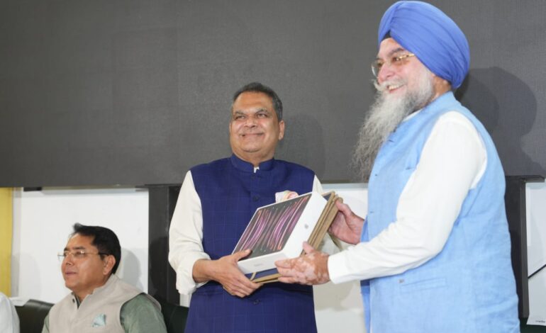 ਪੰਜਾਬ ਵਿਧਾਨ ਸਭਾ ਦੇ ਸਪੀਕਰ ਨੇ ਨਵੇਂ ਚੁਣੇ ਗਏ ਵਿਧਾਇਕ ਸੰਜੀਵ ਅਰੋੜਾ ਨੂੰ ਸਹੁੰ ਚੁਕਾਈ