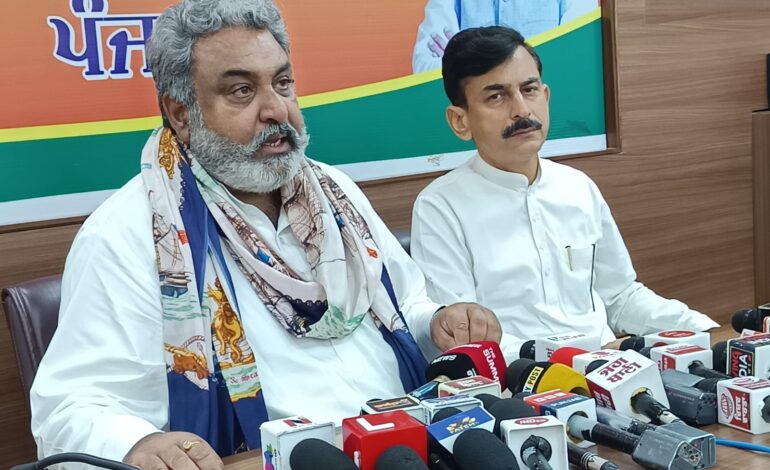 ਦਿਲਜੀਤ ਦੋਸਾਂਝ ਨੂੰ ਨਿਸ਼ਾਨਾ ਬਣਾਉਣ ਦੀ ਰਾਜਨੀਤੀ ਬੰਦ ਹੋਣੀ ਚਾਹੀਦੀ ਹੈ – ਹੌਬੀ ਧਾਲੀਵਾਲ