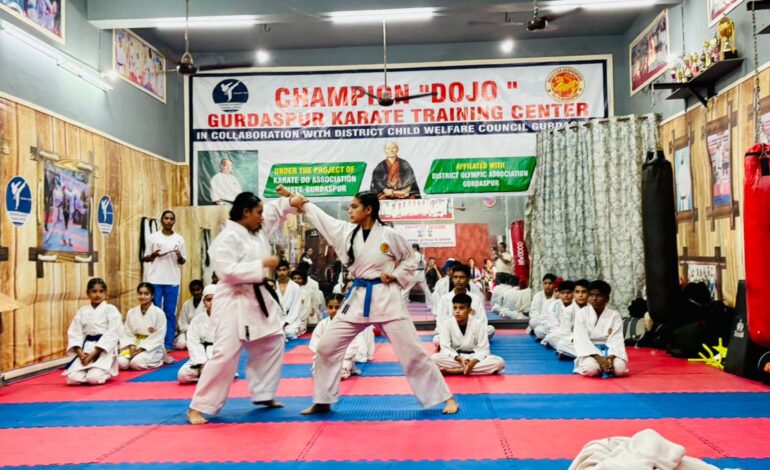 ਗੁਰਦਾਸਪੁਰ ਕਰਾਟੇ ਸਿਖਲਾਈ ਕੇਂਦਰ ਨੇ ਸੋਨ ਤਗਮੇ ਜਿੱਤ ਕੇ ਜ਼ਿਲ੍ਹੇ ਦਾ ਨਾਮ ਰੌਸ਼ਨ ਕੀਤਾ – ਰੋਮੇਸ਼ ਮਹਾਜਨ