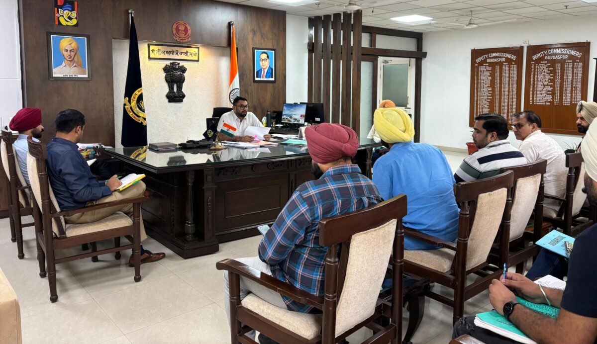 ਡਿਪਟੀ ਕਮਿਸ਼ਨਰ ਨੇ ਜ਼ਿਲ੍ਹੇ ਵਿੱਚ ਡੀ.ਐੱਮ.ਐੱਫ਼. ਵੱਲੋਂ ਕਰਵਾਏ ਜਾ ਰਹੇ ਵੱਖ-ਵੱਖ ਵਿਕਾਸ ਪ੍ਰੋਜੈਕਟਾਂ ਦੀ ਪ੍ਰਗਤੀ ਦਾ ਜਾਇਜ਼ਾ ਲਿਆ