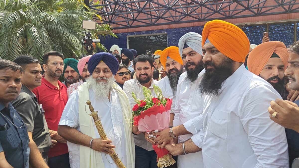 ਸਰਬਜੀਤ ਸਿੰਘ ਝਿੰਜਰ ਨੇ ਸੁਖਬੀਰ ਬਾਦਲ ਨਾਲ ਕੀਤੀ ਮੁਲਾਕਾਤ; ਯੂਥ ਅਕਾਲੀ ਦਲ ਦੇ ਪ੍ਰਧਾਨ ਵਜੋਂ ਦੁਬਾਰਾ ਨਿਯੁਕਤੀ ਲਈ ਕੀਤਾ ਧੰਨਵਾਦ