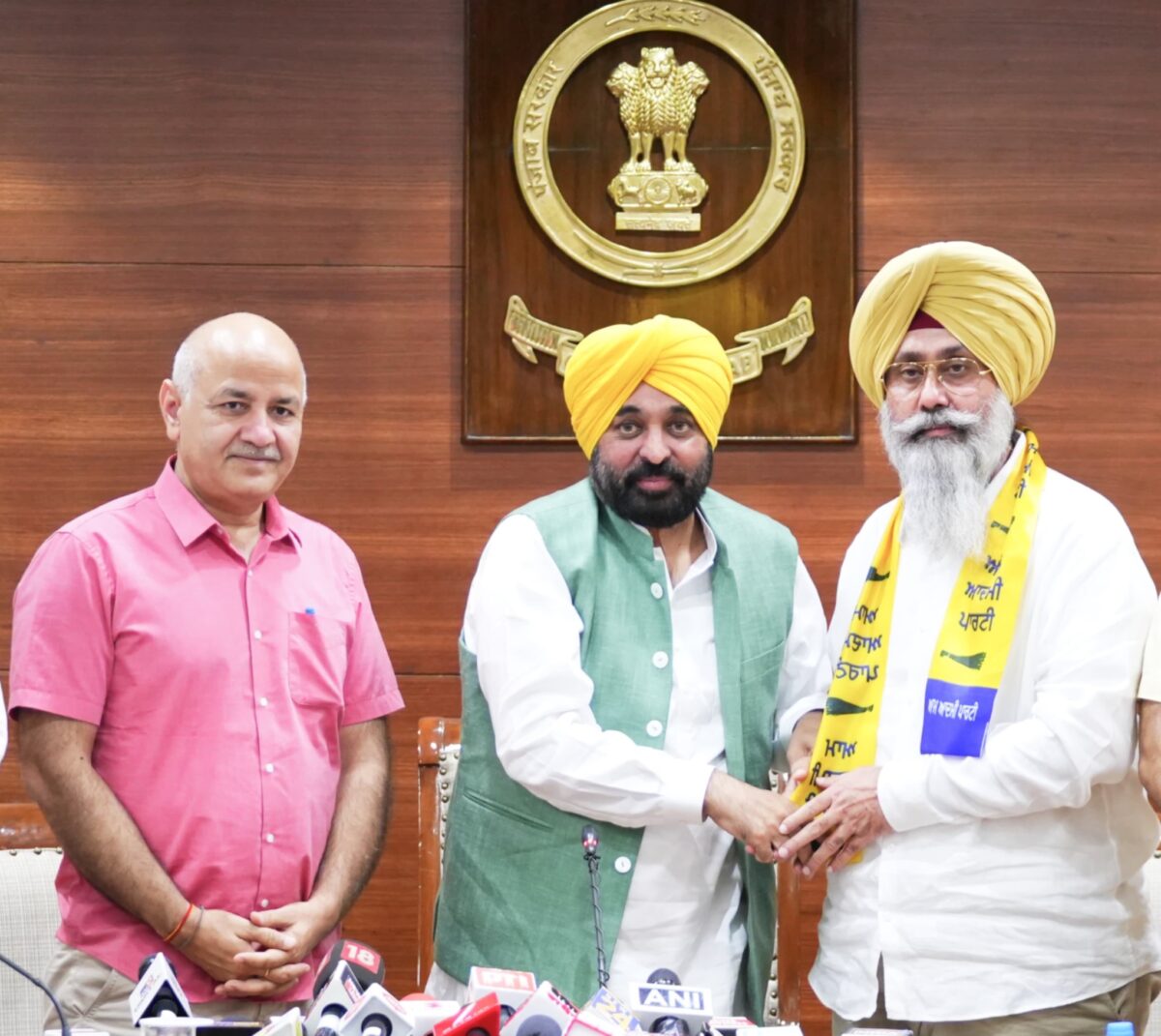 ਸਾਬਕਾ ਵਿਧਾਇਕ ਹਰਮੀਤ ਸਿੰਘ ਸੰਧੂ ਸਾਥੀਆਂ ਸਮੇਤ ‘ਆਪ’ ‘ਚ ਹੋਏ ਸ਼ਾਮਲ, ਮੁੱਖ ਮੰਤਰੀ ਮਾਨ ਨੇ ਕਰਵਾਇਆ ਸ਼ਾਮਲ