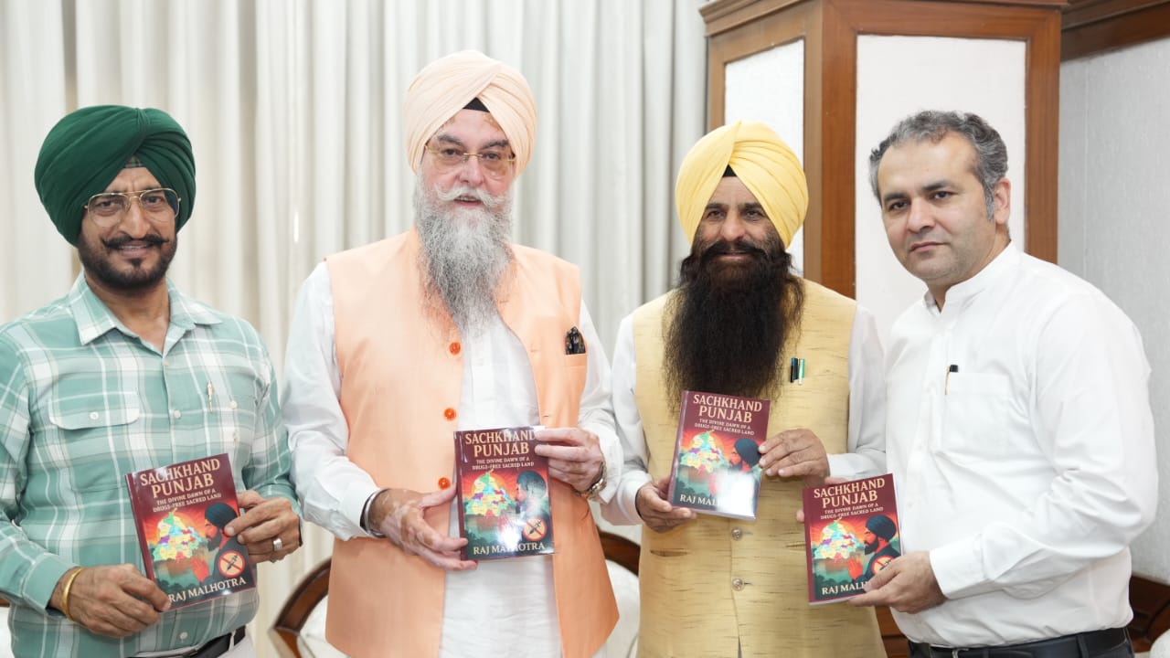 ਪੰਜਾਬ ਵਿਧਾਨ ਸਭਾ ਦੇ ਸਪੀਕਰ ਕੁਲਤਾਰ ਸਿੰਘ ਸੰਧਵਾਂ ਵੱਲੋਂ ਰਾਜ ਮਲਹੋਤਰਾ ਦੁਆਰਾ ਲਿਖੀ ਕਿਤਾਬ ‘ਸਚਖੰਡ ਪੰਜਾਬ’ ਰਿਲੀਜ਼