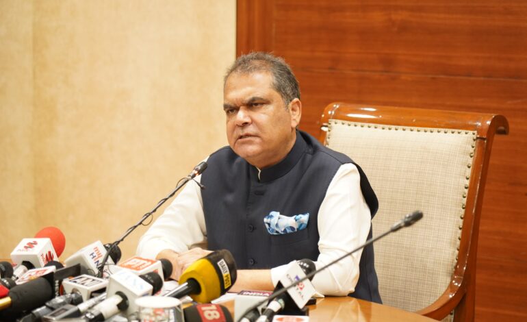 ਪੰਜਾਬ ਮੰਤਰੀ ਮੰਡਲ ਵਿੱਚ ਮਾਮੂਲੀ ਫੇਰਬਦਲ: ਸੰਜੀਵ ਅਰੋੜਾ ਨੂੰ ਮਿਲੀ ਵੱਡੀ ਜ਼ਿੰਮੇਵਾਰੀ, ਹਰਭਜਨ ਸਿੰਘ ਈਟੀਓ ਤੋ ਖੁੱਸਿਆ ਮਹਿਕਮਾ