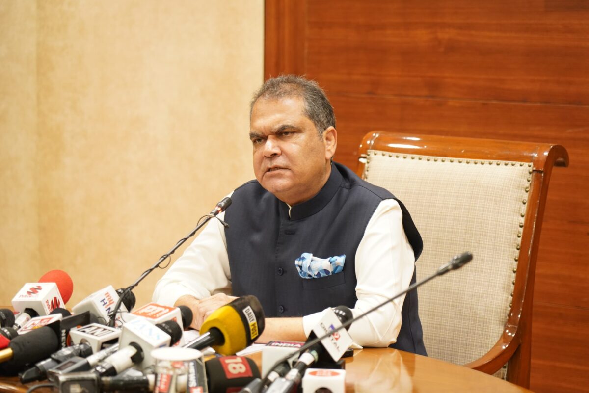 ਪੰਜਾਬ ਮੰਤਰੀ ਮੰਡਲ ਵਿੱਚ ਮਾਮੂਲੀ ਫੇਰਬਦਲ: ਸੰਜੀਵ ਅਰੋੜਾ ਨੂੰ ਮਿਲੀ ਵੱਡੀ ਜ਼ਿੰਮੇਵਾਰੀ, ਹਰਭਜਨ ਸਿੰਘ ਈਟੀਓ ਤੋ ਖੁੱਸਿਆ ਮਹਿਕਮਾ