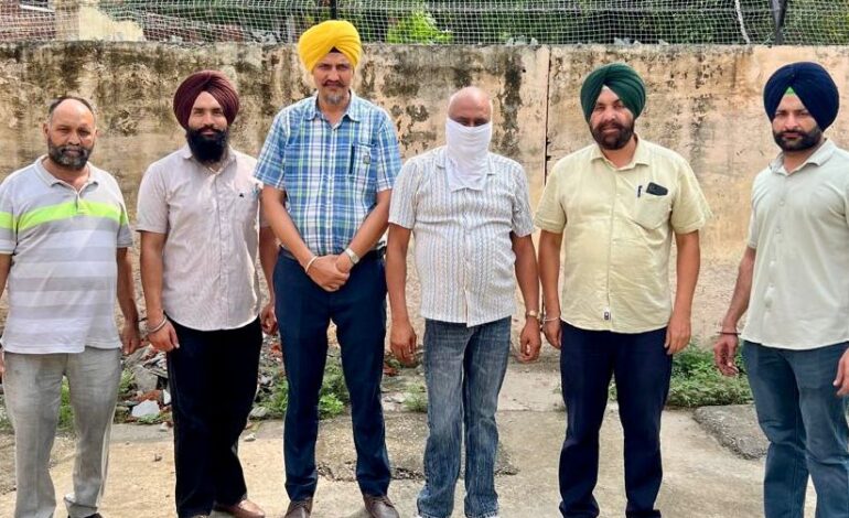 ਭ੍ਰਿਸ਼ਟਾਚਾਰ ਵਿਰੁੱਧ ਜ਼ੀਰੋ ਸਹਿਣਸ਼ੀਲਤਾ: 13000 ਰੁਪਏ ਰਿਸ਼ਵਤ ਲੈਂਦਾ ਬਲਾਕ ਅਫ਼ਸਰ ਰੰਗੇ ਹੱਥੀਂ ਕਾਬੂ