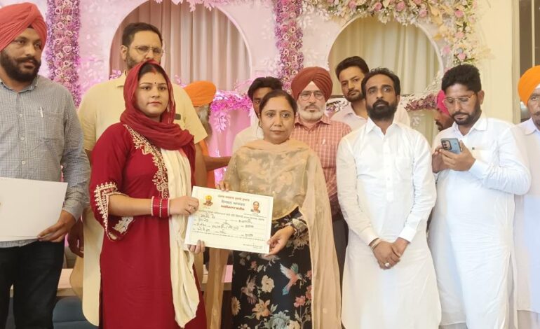 ਕੈਬਨਿਟ ਮੰਤਰੀ ਡਾ. ਬਲਜੀਤ ਕੌਰ ਨੇ ਐੱਸਸੀ ਭਾਈਚਾਰੇ ਨਾਲ ਸਬੰਧਤ 505 ਪਰਿਵਾਰਾਂ ਨੂੰ ਵੰਡੇ 8.72 ਕਰੋੜ ਰੁਪਏ ਦੀ ਕਰਜ਼ਾ ਮੁਆਫ਼ੀ ਦੇ ਸਰਟੀਫਿਕੇਟ