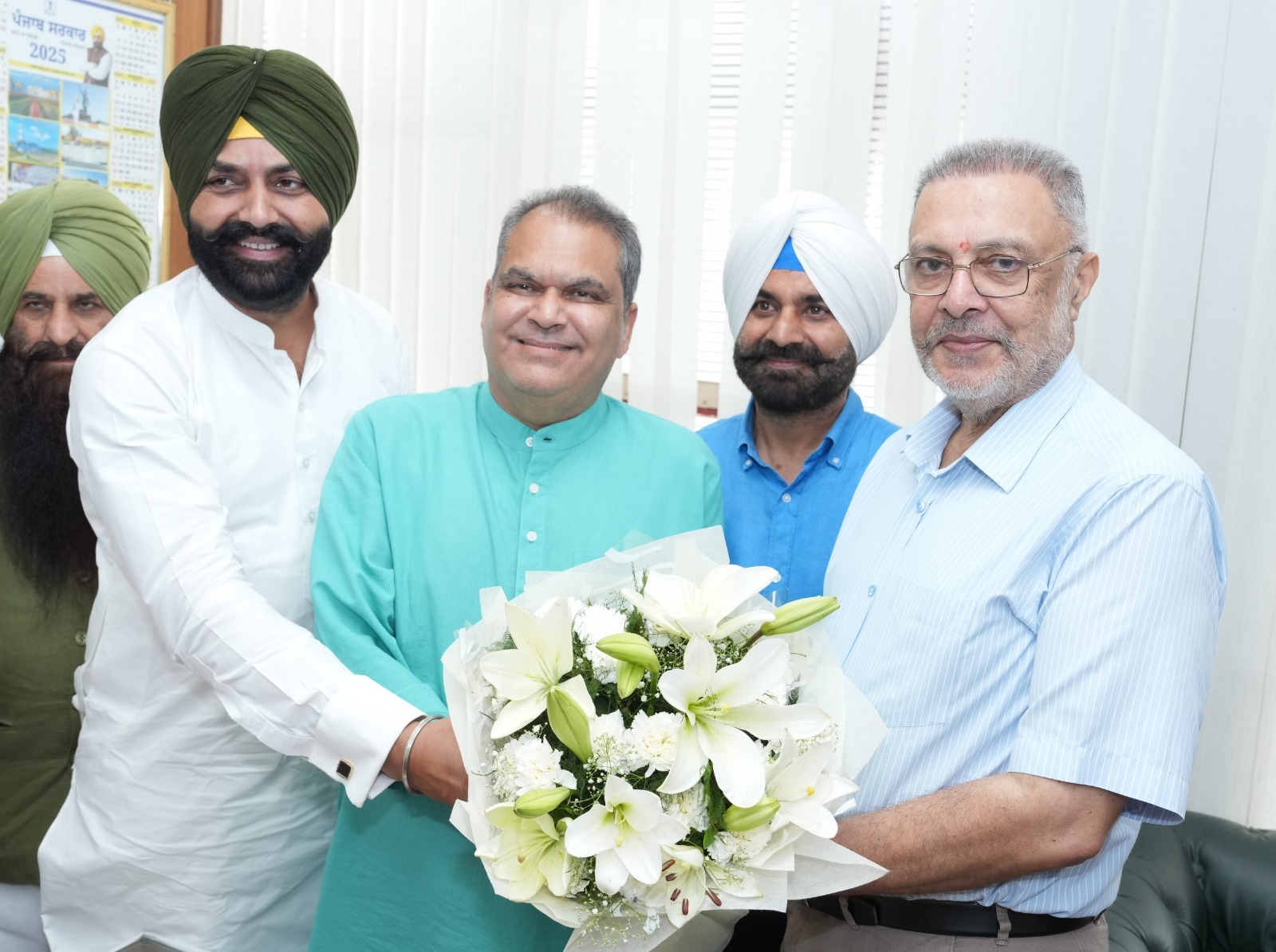 ਸੰਜੀਵ ਅਰੋੜਾ ਨੇ ਉਦਯੋਗ ਤੇ ਵਣਜ, ਨਿਵੇਸ਼ ਪ੍ਰੋਸਤਾਹਨ ਅਤੇ ਪ੍ਰਵਾਸੀ ਭਾਰਤੀ ਮਾਮਲਿਆਂ ਬਾਰੇ ਮੰਤਰੀ ਵਜੋਂ ਅਹੁਦਾ ਸੰਭਾਲਿਆ