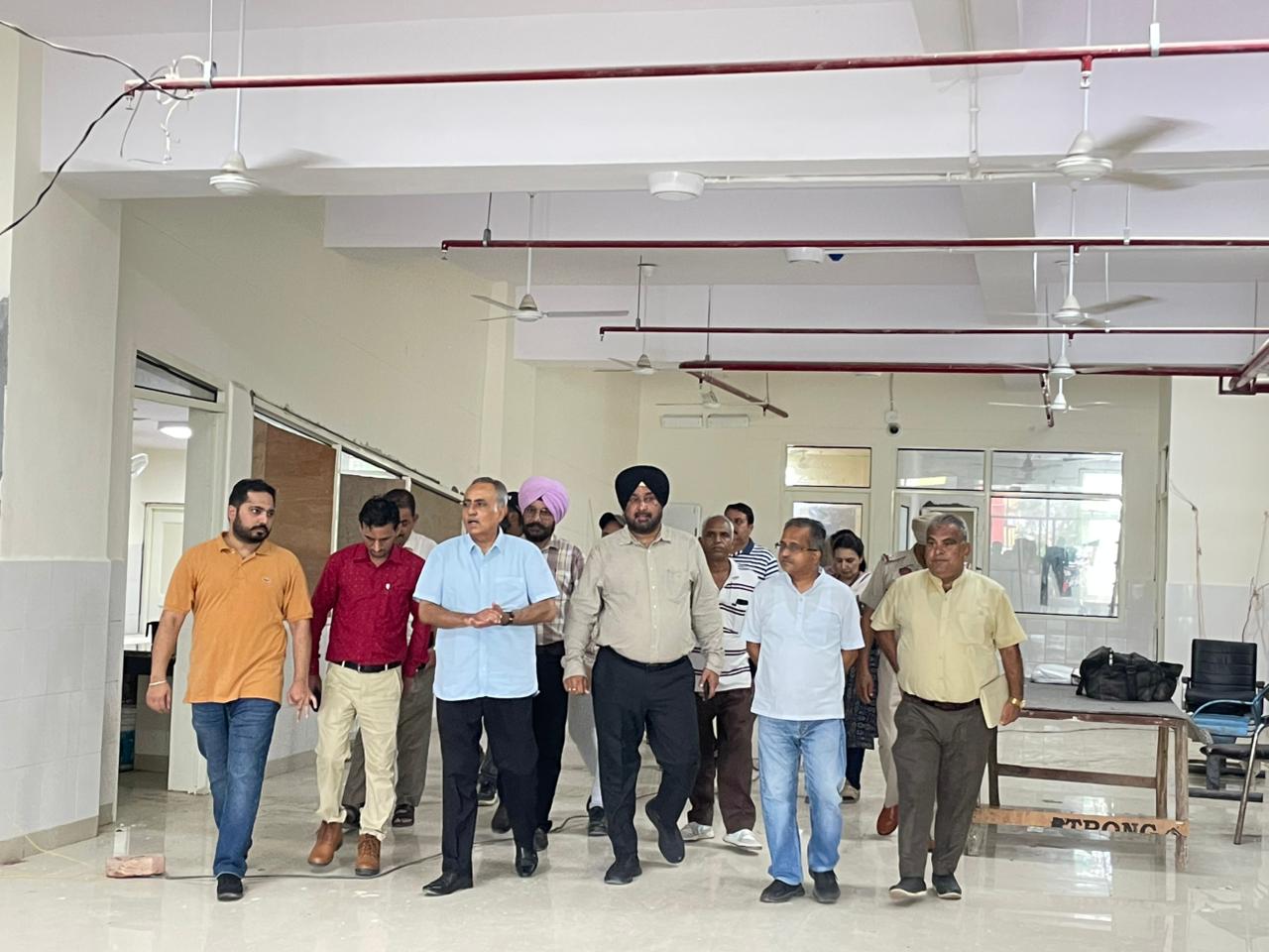 ਚੇਅਰਮੈਨ ਰਮਨ ਬਹਿਲ ਵੱਲੋਂ ਜ਼ਿਲ੍ਹਾ ਹਸਪਤਾਲ ਵਿੱਚ ਉਸਾਰੀ ਅਧੀਨ ਪ੍ਰੋਜੈਕਟਾਂ ਦਾ ਜਾਇਜਾ