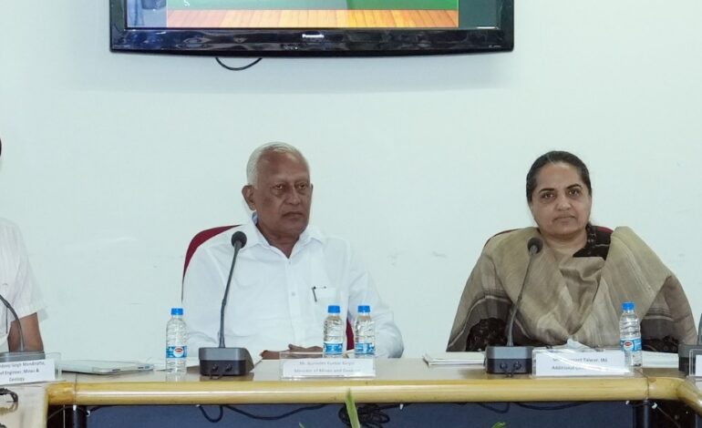 ਬਰਿੰਦਰ ਕੁਮਾਰ ਗੋਇਲ ਵੱਲੋਂ ਅਧਿਕਾਰੀਆਂ ਨੂੰ ਜਨਤਕ ਸ਼ਿਕਾਇਤਾਂ ਦੇ ਤੁਰੰਤ ਨਿਪਟਾਰੇ ਅਤੇ ਗ਼ੈਰ-ਕਾਨੂੰਨੀ ਮਾਈਨਿੰਗ ਰੋਕਣ ਲਈ 24 ਘੰਟੇ ਸਰਗਰਮ ਰਹਿਣ ਦੇ ਨਿਰਦੇਸ਼