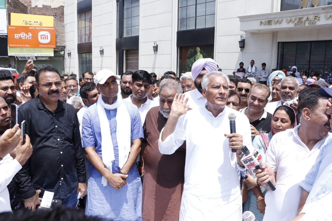 ਗੈਂਗਸਟਰਾਂ ਦੇ ਡਰ ਕਾਰਨ ਲੋਕਾਂ ਦਾ ਸਰਕਾਰ ਤੋਂ ਵਿਸ਼ਵਾਸ ਉੱਠ ਰਿਹਾ ਹੈ: ਸੁਨੀਲ ਜਾਖੜ