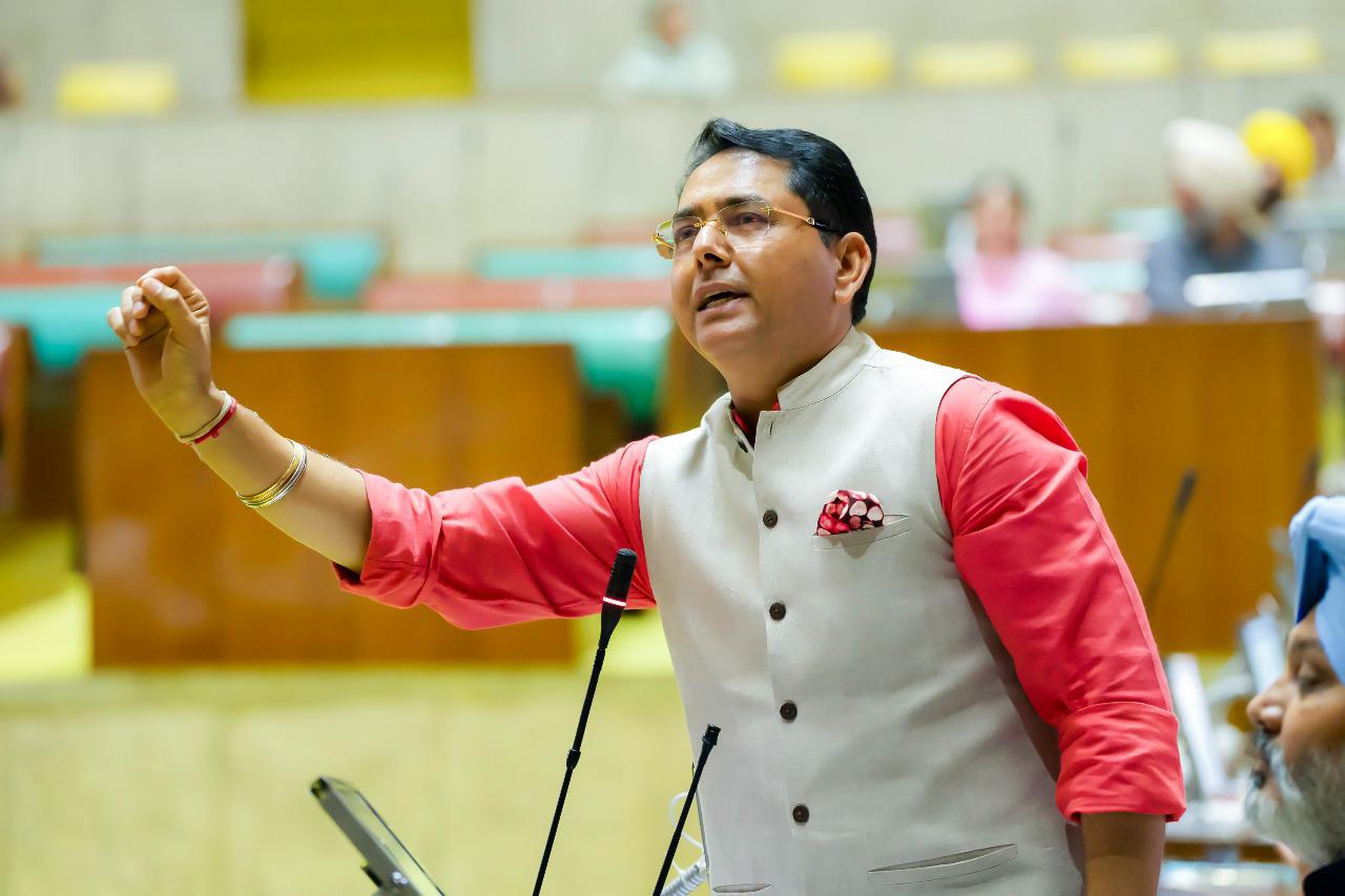 ‘ਆਪ’ ਸਰਕਾਰ ਪੰਜਾਬ ਦੇ ਹਿੱਤਾਂ ਦੀ ਰਾਖੀ ਲਈ ਡਟ ਕੇ ਪਹਿਰਾ ਦੇਵੇਗੀ: ਅਮਨ ਅਰੋੜਾ