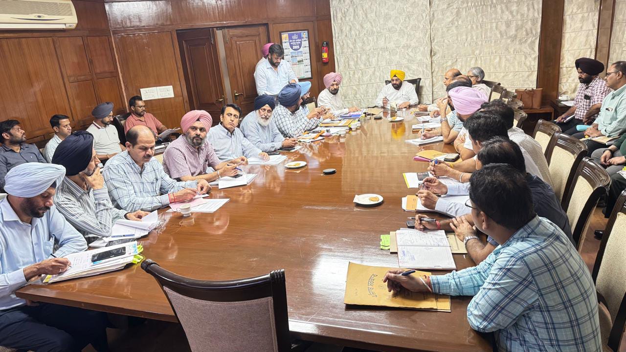 378 ਸੜਕਾਂ ਮੁਰੰਮਤ ਅਧੀਨ; 325 ਕਿਲੋਮੀਟਰ ਹਿੱਸੇ ਨੂੰ ਕੀਤਾ ਅਪਗ੍ਰੇਡ: ਹਰਭਜਨ ਸਿੰਘ ਈਟੀਓ