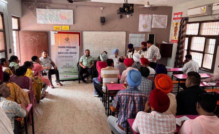 ਰਾਸ਼ਟਰੀ ਸਿਖਲਾਈ ਪ੍ਰੋਗਰਾਮ ਤਹਿਤ ਬੀ.ਐੱਲ.ਓਜ਼ ਦੀ ਕਰਵਾਈ ਜਾ ਰਹੀ ਹੈ ਟਰੇਨਿੰਗ