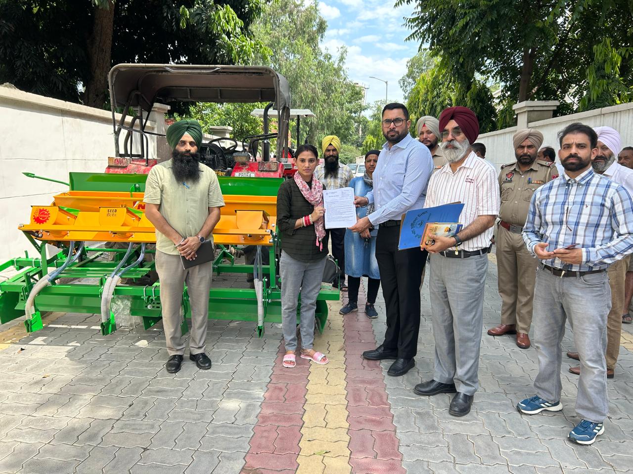 ਪਰਾਲੀ ਸਾੜਨ ਦੀਆਂ ਘਟਨਾਵਾਂ ਨੂੰ ਜ਼ੀਰੋ ਕਰਨ ਲਈ ਜ਼ਿਲ੍ਹਾ ਪ੍ਰਸ਼ਾਸਨ ਗੁਰਦਾਸਪੁਰ ਵੱਲੋਂ ਕੋਸ਼ਿਸ਼ਾਂ ਆਰੰਭ