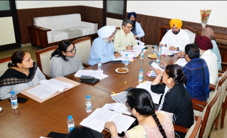 ਗਰੀਨ ਊਰਜਾ ਵੱਲ ਪੁਲਾਂਘ: 4 ਜ਼ਿਲ੍ਹਿਆਂ ਦੀਆਂ ਅਨਾਜ ਮੰਡੀਆਂ ‘ਚ 24.5 ਕਰੋੜ ਰੁਪਏ ਦੇ ਸੋਲਰ ਪ੍ਰੋਜੈਕਟ ਨਾਲ ਬਿਜਲੀ ਖਰਚ ‘ਚ ਸਾਲਾਨਾ 3.5 ਕਰੋੜ ਰੁਪਏ ਦੀ ਹੋਵੇਗੀ ਬੱਚਤ