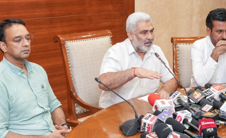 ਲਾਲ ਚੰਦ ਕਟਾਰੂਚੱਕ ਨੇ 5 ਜ਼ਿਲਿਆਂ ਵਿੱਚ ਹਾਈਵੇਅ ’ਤੇ ਫੁੱਲਾਂ ਵਾਲੇ ਬੂਟੇ ਲਗਾਉਣ ਸਬੰਧੀ ਪਾਇਲਟ ਪ੍ਰੋਜੈਕਟ ਦਾ ਕੀਤਾ ਐਲਾਨ *