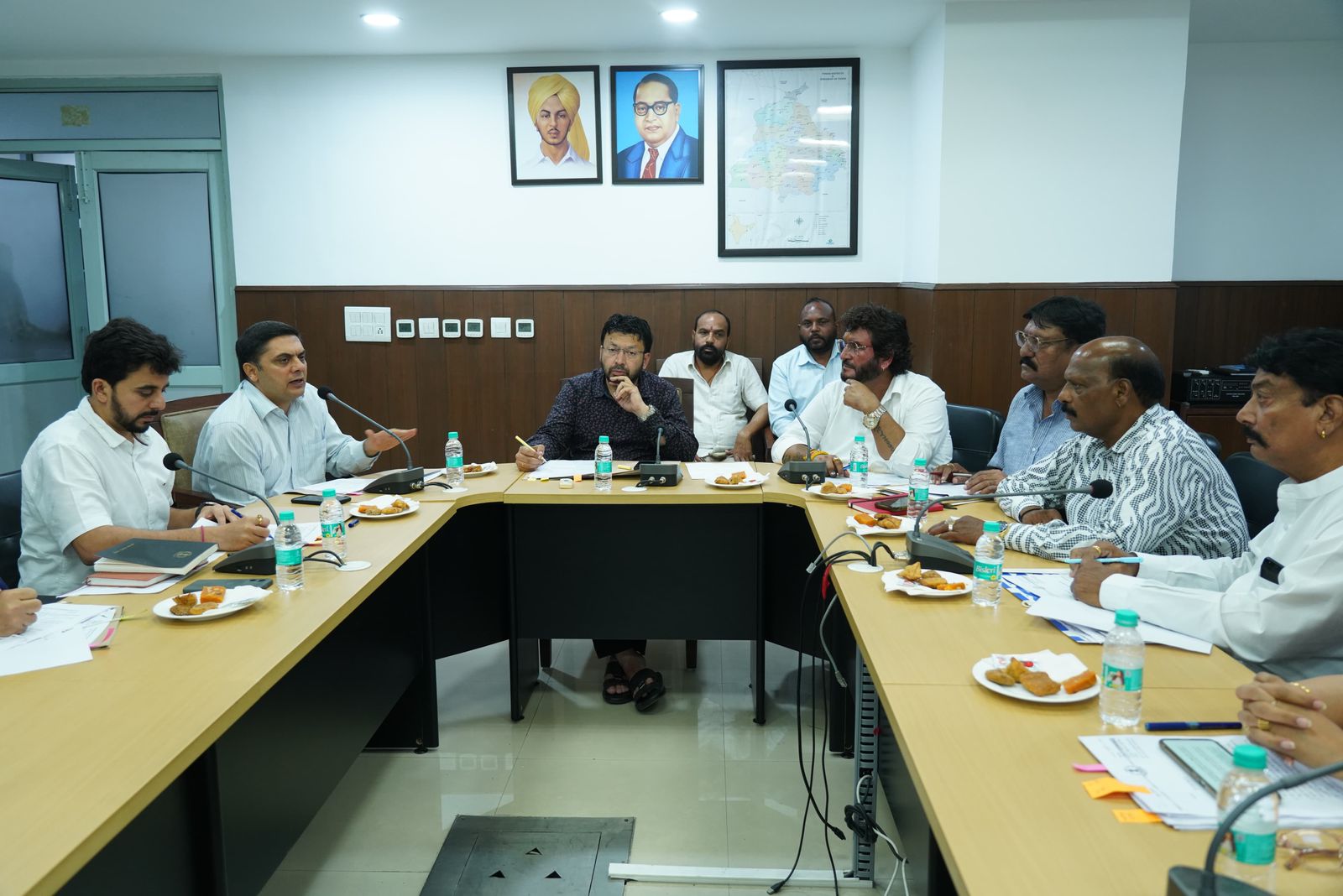 ਡਾ. ਰਵਜੋਤ ਸਿੰਘ ਨੇ ਸਫਾਈ ਸੇਵਕਾਂ ਅਤੇ ਸੀਵਰਮੈਨ ਯੂਨੀਅਨ ਨਾਲ ਕੀਤੀ ਮੀਟਿੰਗ; ਜਾਇਜ਼ ਮੰਗਾਂ ਦੇ ਛੇਤੀ ਹੱਲ ਕਰਨ ਦਾ ਭਰੋਸਾ ਦਿੱਤਾ