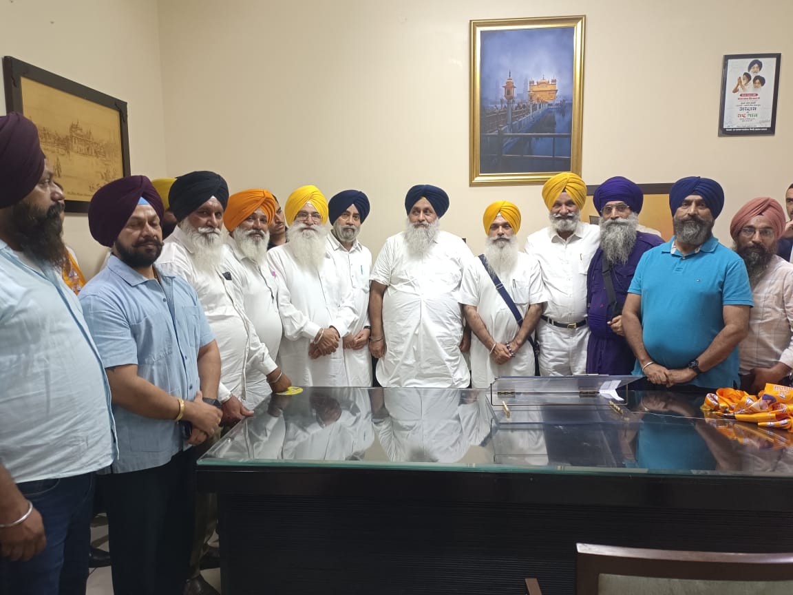 ਗੁਰਬਚਨ ਬੱਬੇਹਾਲੀ ਦੀ ਅਗਵਾਈ ਤਲੇ ਇੰਟਰਨੈਸ਼ਨਲ ਸਿੱਖ ਫੈਡਰੇਸ਼ਨ ਨੇ ਸੁਖਬੀਰ ਸਿੰਘ ਬਾਦਲ ਨਾਲ ਕੀਤੀ ਮੁਲਾਕਾਤ, ਸੂਬਾਈ ਖੁਦਮੁਖਤਿਆਰੀ ਸਮੇਤ ਕਈ ਮੁੱਦੇ ਉਠਾਏ