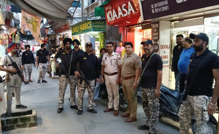 ਐਸਐਸਪੀ ਅਦਿੱਤਿਯ ਦੀ ਅਗਵਾਈ ਵਿੱਚ ਸੁਰੱਖਿਆ ਪ੍ਰਬੰਧ ਹੋ ਰਹੇ ਮਜ਼ਬੂਤ, ਦੁਕਾਨਦਾਰਾਂ ਦੇ ਹੌਂਸਲੇ ਬੁਲੰਦ