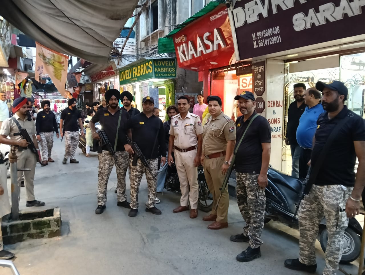 ਐਸਐਸਪੀ ਅਦਿੱਤਿਯ ਦੀ ਅਗਵਾਈ ਵਿੱਚ ਸੁਰੱਖਿਆ ਪ੍ਰਬੰਧ ਹੋ ਰਹੇ ਮਜ਼ਬੂਤ, ਦੁਕਾਨਦਾਰਾਂ ਦੇ ਹੌਂਸਲੇ ਬੁਲੰਦ