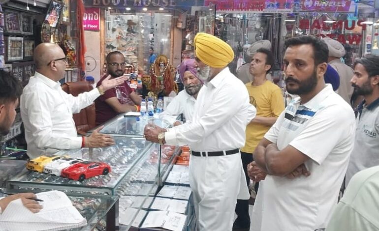 ਅਕਾਲੀ ਆਗੂ ਗੁਰਬਚਨ ਸਿੰਘ ਬੱਬੇਹਾਲੀ ਵੱਲੋਂ ਪੰਜਾਬ ਵਾਚ ਸ਼ੋਅਰੂਮਵਿਖੇ ਹੋਈ ਗੋਲੀਬਾਰੀ ਦੀ ਘਟਨਾ ਦਾ ਜਾਇਜ਼ਾ ਲਿਆ, ਪ੍ਰਗਟਾਈ ਚਿੰਤਾ