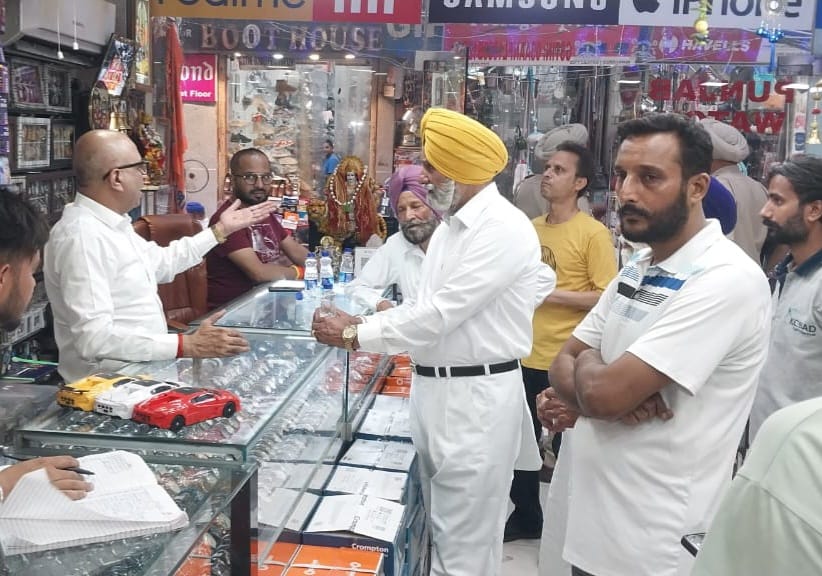 ਅਕਾਲੀ ਆਗੂ ਗੁਰਬਚਨ ਸਿੰਘ ਬੱਬੇਹਾਲੀ ਵੱਲੋਂ ਪੰਜਾਬ ਵਾਚ ਸ਼ੋਅਰੂਮਵਿਖੇ ਹੋਈ ਗੋਲੀਬਾਰੀ ਦੀ ਘਟਨਾ ਦਾ ਜਾਇਜ਼ਾ ਲਿਆ, ਪ੍ਰਗਟਾਈ ਚਿੰਤਾ