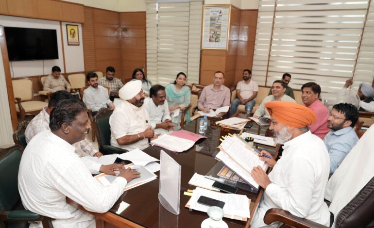 ਕੈਬਨਿਟ ਸਬ-ਕਮੇਟੀ ਵੱਲੋਂ ਨਗਰ ਨਿਗਮਾਂ ਦੀਆਂ ਮੁਲਾਜ਼ਮ ਯੂਨੀਅਨਾਂ ਨਾਲ ਮੀਟਿੰਗ, ਜਾਇਜ਼ ਮੰਗਾਂ ਦੇ ਜਲਦ ਹੱਲ ਦਾ ਦਿੱਤਾ ਭਰੋਸਾ