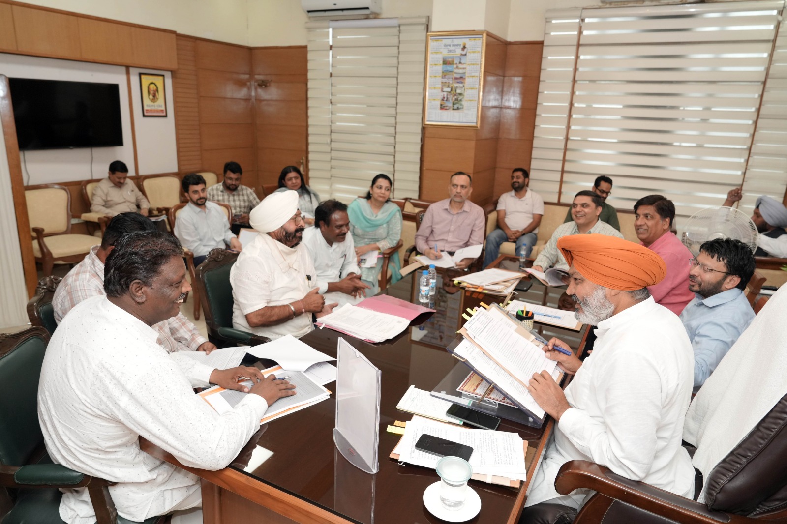 ਕੈਬਨਿਟ ਸਬ-ਕਮੇਟੀ ਵੱਲੋਂ ਨਗਰ ਨਿਗਮਾਂ ਦੀਆਂ ਮੁਲਾਜ਼ਮ ਯੂਨੀਅਨਾਂ ਨਾਲ ਮੀਟਿੰਗ, ਜਾਇਜ਼ ਮੰਗਾਂ ਦੇ ਜਲਦ ਹੱਲ ਦਾ ਦਿੱਤਾ ਭਰੋਸਾ