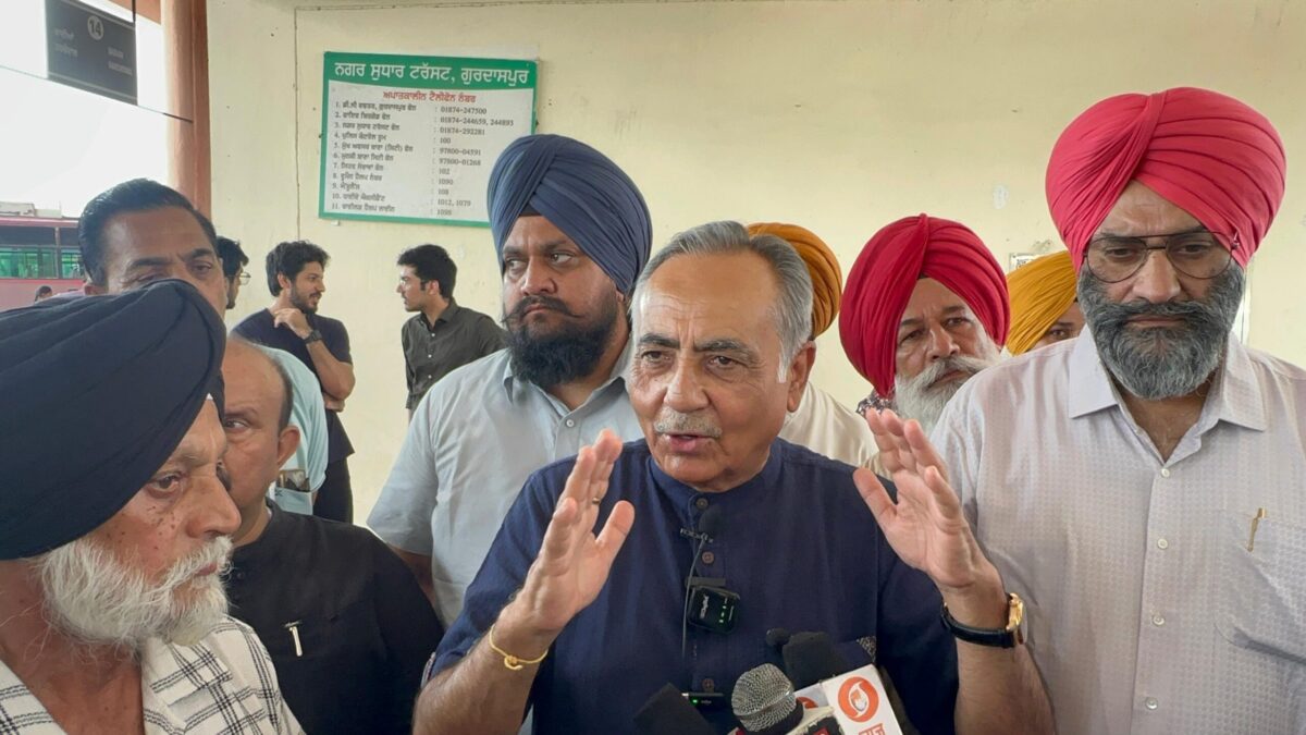 ਚੇਅਰਮੈਨ ਰਮਨ ਬਹਿਲ ਨੇ ਬੱਸ ਸਟੈਂਡ ਗੁਰਦਾਸਪੁਰ ਵਿਖੇ ਨਵੇਂ ਬਣਨ ਵਾਲੇ ਆਮ ਆਦਮੀ ਕਲੀਨਿਕ ਦੀ ਸ਼ੁਰੂਆਤ ਕਰਵਾਈ