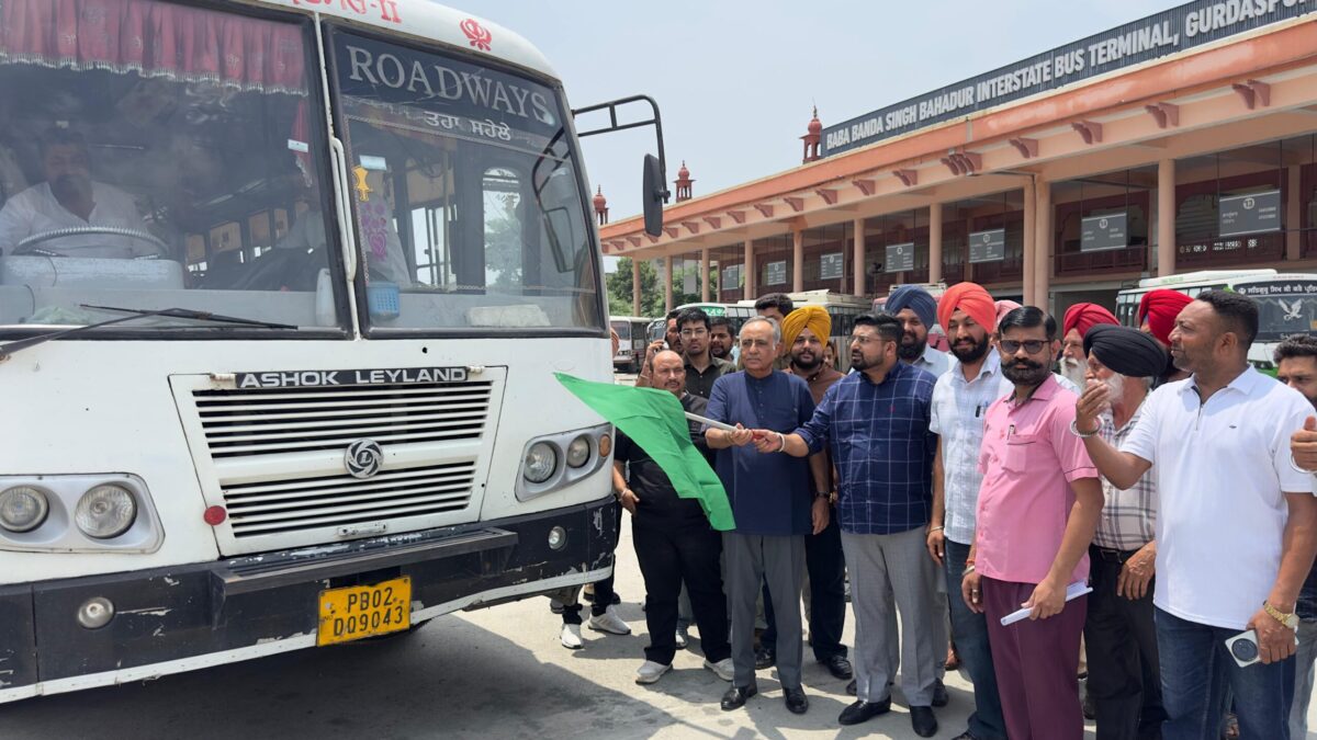 ਚੇਅਰਮੈਨ ਰਮਨ ਬਹਿਲ ਤੇ ਰਜੀਵ ਸ਼ਰਮਾ ਨੇ ਗੁਰਦਾਸਪੁਰ-ਪੰਡੋਰੀ ਧਾਮ ਬੱਸ ਸਰਵਿਸ ਨੂੰ ਮੁੜ ਸ਼ੁਰੂ ਕੀਤਾ