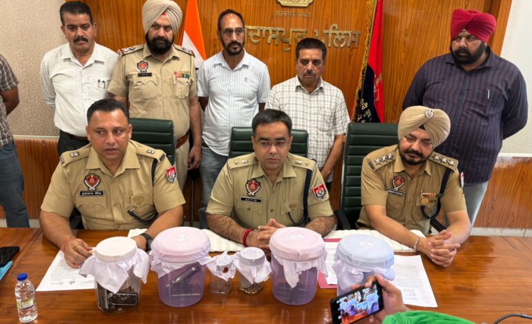 ਪੰਜਾਬ ‘ਚ ਅਮਨ ਲਈ ਪੁਲਿਸ ਦਾ ਸਖ਼ਤ ਕਦਮ: ਗੁਰਦਾਸਪੁਰ ‘ਚ ਗੈਰ-ਕਾਨੂੰਨੀ ਹਥਿਆਰਾਂ ‘ਤੇ ਸ਼ਿਕੰਜਾ