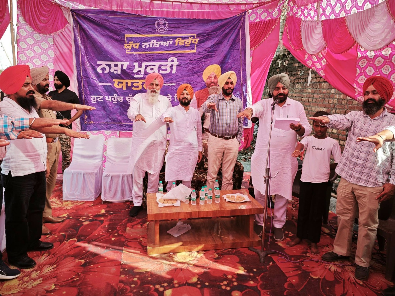 ਵਿਧਾਇਕ ਗੁਰਦੀਪ ਸਿੰਘ ਰੰਧਾਵਾ ਨੇ ਹਲਕੇ ਦੇ ਪਿੰਡ ਭਗਠਾਣਾ ਬੋਹੜਵਾਲਾ, ਭਗਠਾਣਾ ਤੁੱਲੀਆਂ, ਰਣਸੀਕੇ ਮੀਰਾ ਤੇ ਸਾਧਾਂਵਾਲੀ ਵਿਖੇ ਨਸ਼ਾ ਮੁਕਤੀ ਯਾਤਰਾ ਦੌਰਾਨ ਲੋਕਾਂ ਨੂੰ ਨਸ਼ਿਆਂ ਵਿਰੁੱਧ ਲਾਮਬੰਦ ਕੀਤਾ