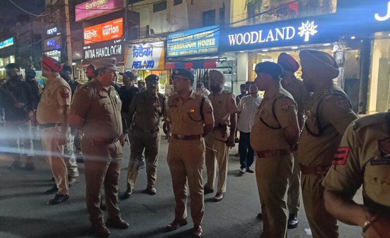 ਐਸ.ਐਸ.ਪੀ ਅਦਿੱਤਯ ਦੀ ਦੁਕਾਨਦਾਰਾਂ ਨੂੰ ਅਪੀਲ, ਆਪ ਹੀ ਤਰਤੀਬ ਨਾਲ ਬਾਜ਼ਾਰਾਂ ਅੰਦਰੋਂ ਭੀੜ ਘਟਾਓ ਤਾਂ ਜੋ ਅਮਰਜੈਂਸੀ ਅੰਦਰ ਕੋਈ ਸਾਧਨ ਸਮੇਂ ਤੇ ਪਹੁੰਚ ਸਕੇ