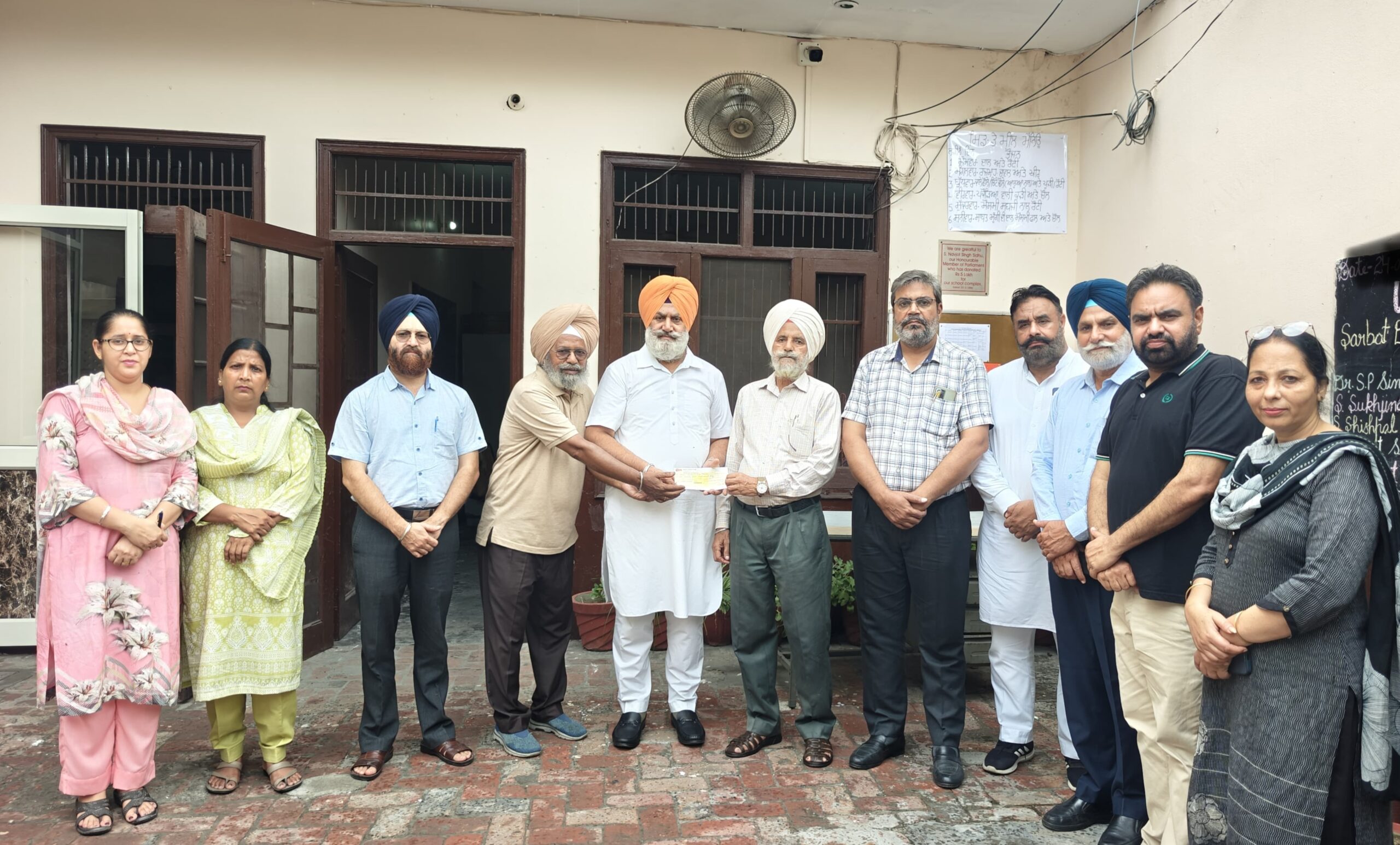 ਡਾ: ਉਬਰਾਏ ਦਾ ਮਕਬੂਲਪੁਰਾ ਖੇਤਰ ਦੇ ਲੋੜਵੰਦ ਬੱਚਿਆਂ ਦੀ ਸਿੱਖਿਆ ਲਈ ਵੱਡਾ ਉਪਰਾਲਾ