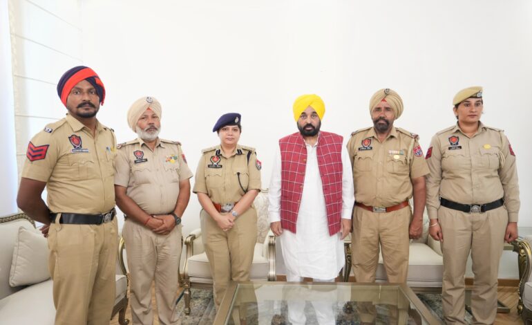 ਭਗਵੰਤ ਸਿੰਘ ਮਾਨ ਵੱਲੋਂ ਬਠਿੰਡਾ ਵਿੱਚ 11 ਅਨਮੋਲ ਜ਼ਿੰਦਗੀਆਂ ਬਚਾਉਣ ਵਾਲੇ ਚਾਰ ਪੁਲਿਸ ਜਵਾਨਾਂ ਲਈ ‘ਮੁੱਖ ਮੰਤਰੀ ਰਕਸ਼ਕ ਪਦਕ’ ਦਾ ਐਲਾਨ