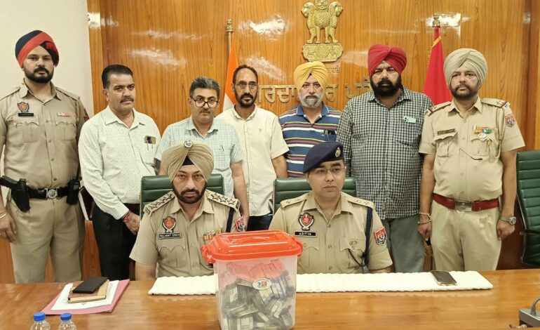 ਗੁਰਦਾਸਪੁਰ ਪੁਲਿਸ ਦੀ ਬੇਮਿਸਾਲ ਕਾਰਗੁਜ਼ਾਰੀ: 24 ਘੰਟਿਆਂ ’ਚ ਮੰਦਿਰ ਚੋਰੀ ਦਾ ਕੇਸ ਸੁਲਝਾਇਆ, 17.85 ਲੱਖ ਰੁਪਏ ਬਰਾਮਦ