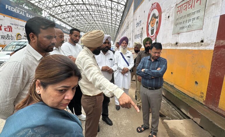 ਡਾ. ਰਵਜੋਤ ਸਿੰਘ ਵੱਲੋਂ ਡਿਊਟੀ ਵਿੱਚ ਲਾਪਰਵਾਹੀ ਕਰਨ ‘ਤੇ ਜੂਨੀਅਰ ਇੰਜੀਨੀਅਰ ਅਤੇ ਸੈਨਟਰੀ ਇੰਸਪੈਕਟਰ ਮੁਅੱਤਲ ਕਰਨ ਦੇ ਆਦੇਸ਼