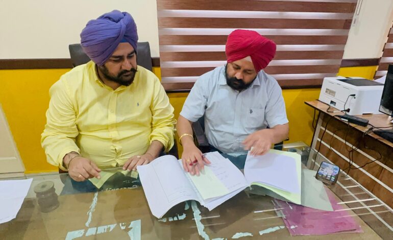 ਵਧੀਕ ਡਿਪਟੀ ਕਮਿਸ਼ਨਰ ਡਾ. ਹਰਜਿੰਦਰ ਸਿੰਘ ਬੇਦੀ ਵੱਲੋਂ ਤਹਿਸੀਲ ਦਫਤਰ ਗੁਰਦਾਸਪੁਰ ਦਾ ਅਚਨਚੇਤ ਨਿਰੀਖਣ