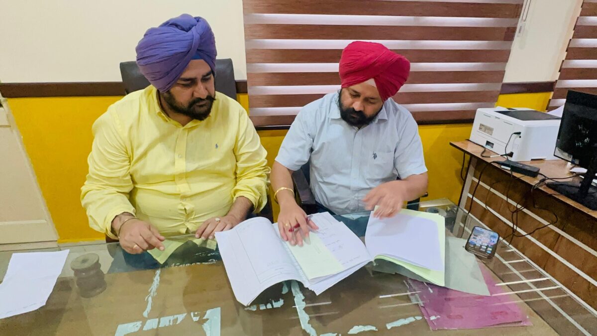 ਵਧੀਕ ਡਿਪਟੀ ਕਮਿਸ਼ਨਰ ਡਾ. ਹਰਜਿੰਦਰ ਸਿੰਘ ਬੇਦੀ ਵੱਲੋਂ ਤਹਿਸੀਲ ਦਫਤਰ ਗੁਰਦਾਸਪੁਰ ਦਾ ਅਚਨਚੇਤ ਨਿਰੀਖਣ