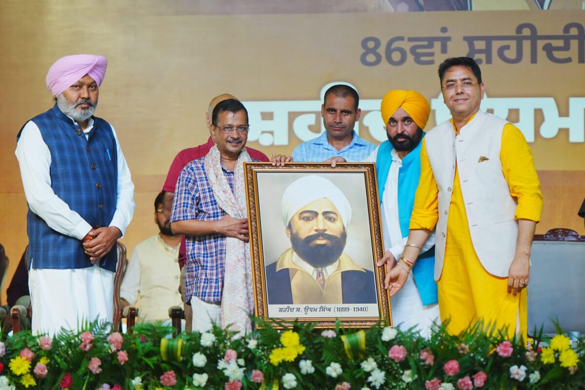 ਭਗਵੰਤ ਸਿੰਘ ਮਾਨ ਅਤੇ ਅਰਵਿੰਦ ਕੇਜਰੀਵਾਲ ਵੱਲੋਂ ਸ਼ਹੀਦਾਂ ਦੇ ਸੁਪਨੇ ਸਾਕਾਰ ਕਰਨ ਦਾ ਸੰਕਲਪ