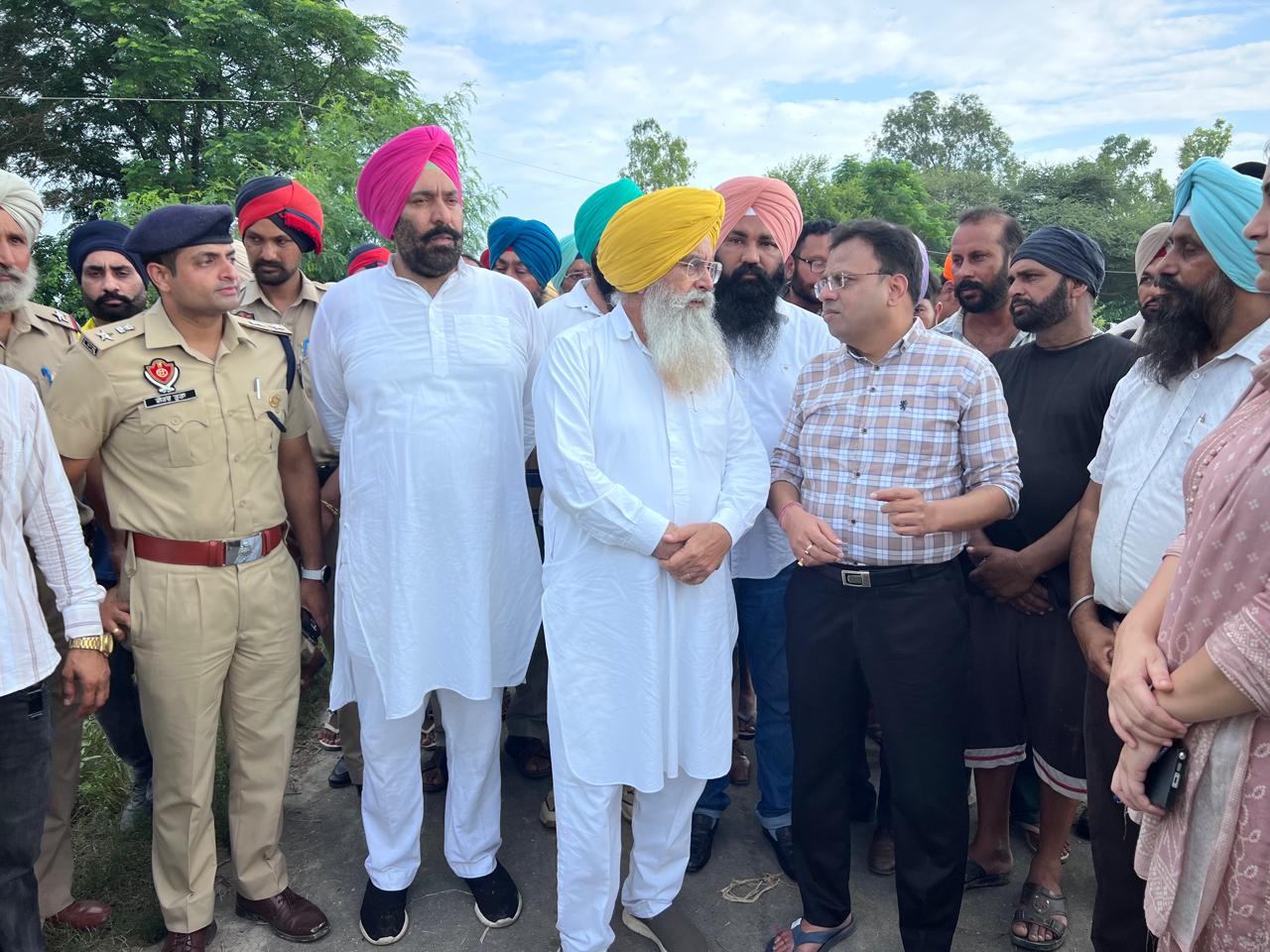 ਪੰਜਾਬ ਸਰਕਾਰ ਨੇ ਹੜ੍ਹਾਂ ਨਾਲ ਨਜਿੱਠਣ ਲਈ ਝੋਕੀ ਪੂਰੀ ਤਾਕਤ: ਬਚਾਅ ਅਤੇ ਰਾਹਤ ਕਾਰਜ ਜੰਗੀ ਪੱਧਰ ‘ਤੇ ਜਾਰੀ