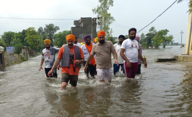 ਹੜ੍ਹ ਪ੍ਰਭਾਵਿਤ ਇਲਾਕਿਆਂ ਵਿੱਚ ਡਟੇ ਗੁਰਦਾਸਪੁਰ ਦੇ ਵਿਧਾਇਕ ਬਰਿੰਦਰਮੀਤ ਸਿੰਘ ਪਾਹੜਾ