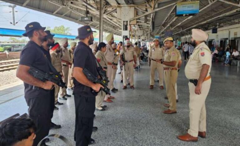 ਆਗਾਮੀ ਆਜ਼ਾਦੀ ਦਿਵਸ ਦੇ ਮੱਦੇਨਜ਼ਰ ਵਧਾਈ ਗਈ ਸੁਰੱਖਿਆ ਦੌਰਾਨ ਪੰਜਾਬ ਪੁਲਿਸ ਨੇ ਸੂਬੇ ਭਰ ’ਚ 151 ਰੇਲਵੇ ਸਟੇਸ਼ਨਾਂ ’ਤੇ ਕੀਤੀ ਚੈਕਿੰਗ