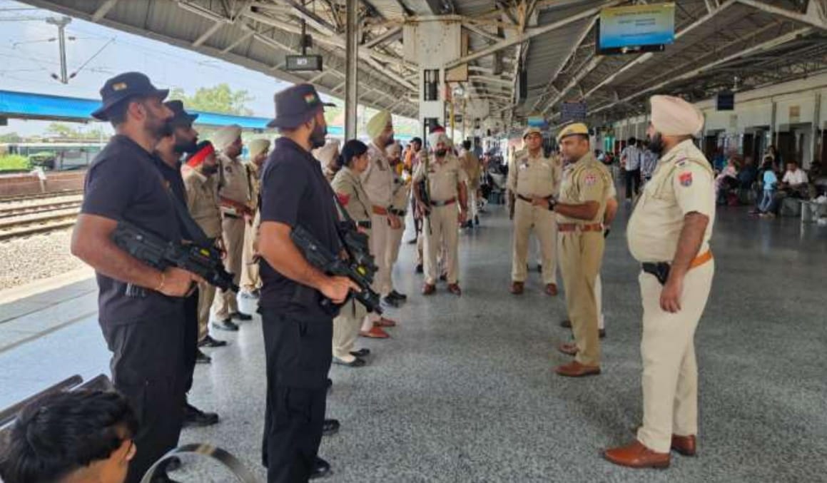 ਆਗਾਮੀ ਆਜ਼ਾਦੀ ਦਿਵਸ ਦੇ ਮੱਦੇਨਜ਼ਰ ਵਧਾਈ ਗਈ ਸੁਰੱਖਿਆ ਦੌਰਾਨ ਪੰਜਾਬ ਪੁਲਿਸ ਨੇ ਸੂਬੇ ਭਰ ’ਚ 151 ਰੇਲਵੇ ਸਟੇਸ਼ਨਾਂ ’ਤੇ ਕੀਤੀ ਚੈਕਿੰਗ